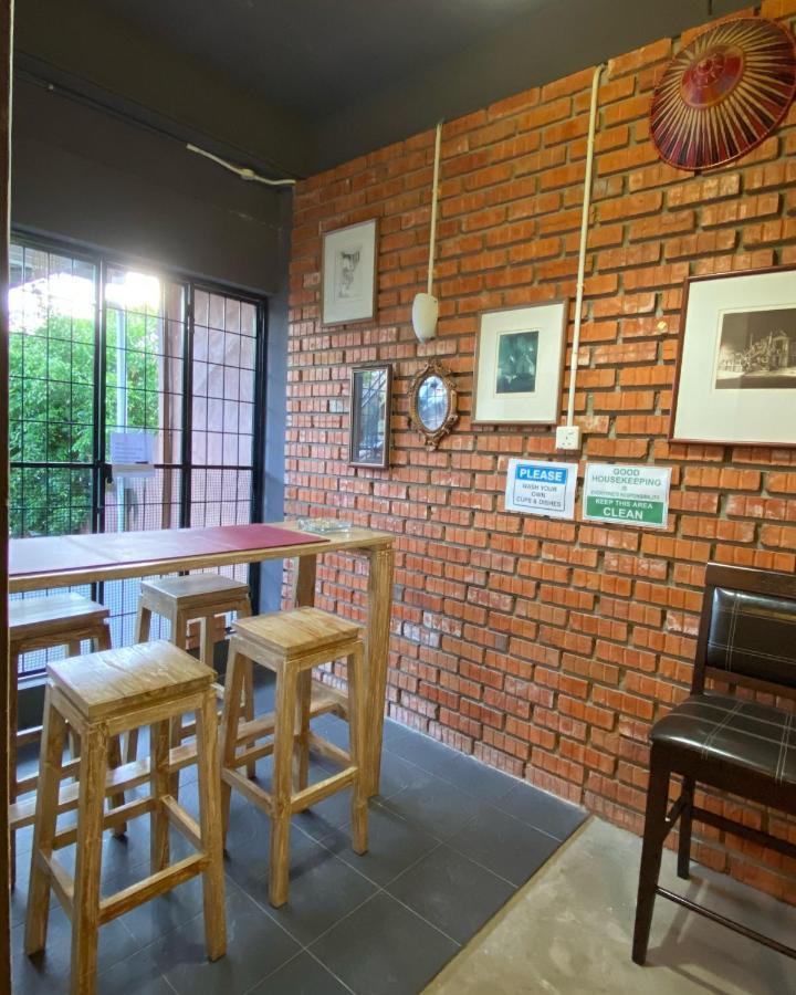 Batu Bata Guesthouse Kuching Kültér fotó