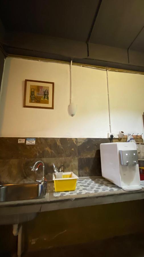 Batu Bata Guesthouse Kuching Kültér fotó