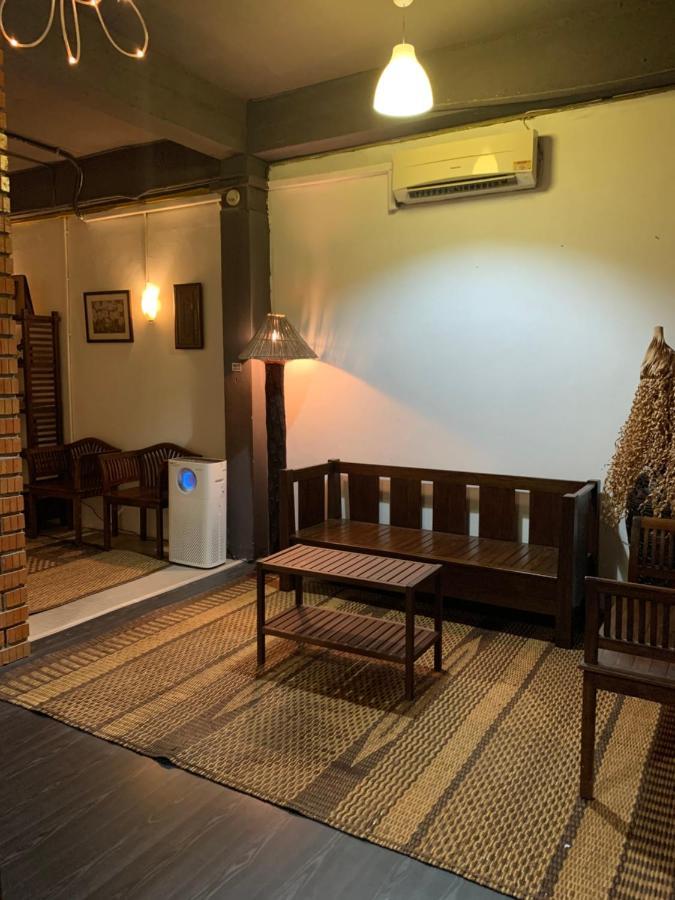 Batu Bata Guesthouse Kuching Kültér fotó