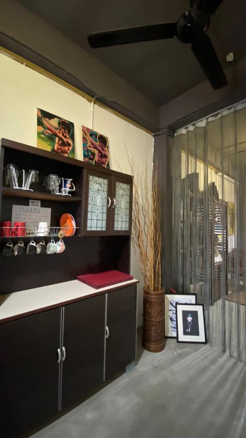 Batu Bata Guesthouse Kuching Kültér fotó
